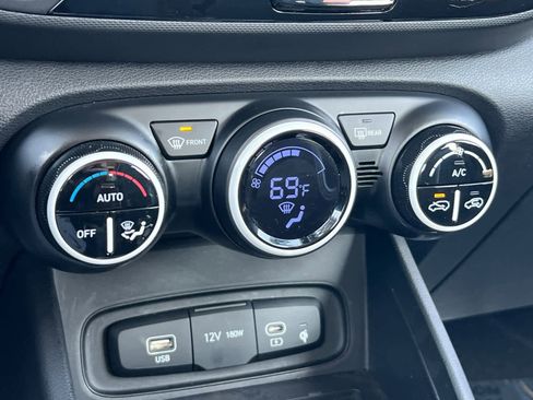 Certified 2023 Hyundai Venue Limited image 21