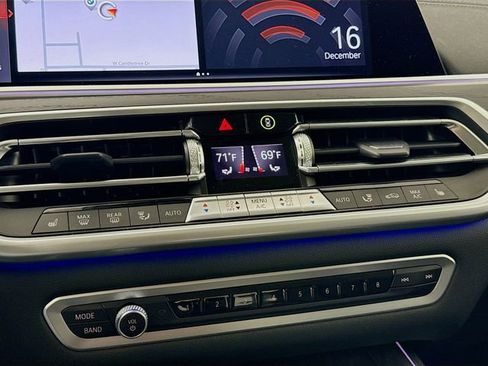 Used 2022 BMW X7 xDrive40i w/ Premium Package image 16
