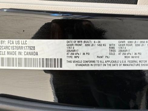 Used 2024 Chrysler Pacifica Select image 43