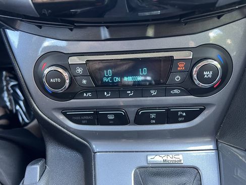 Used 2013 Ford Focus Titanium w/ Titanium Handling Pkg FWD image 19