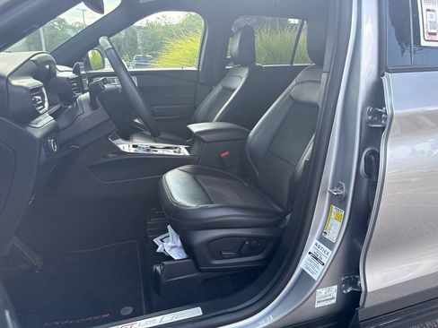 Used 2023 Ford Explorer ST-Line w/ Class IV Trailer Tow Package AWD/4WD image 11