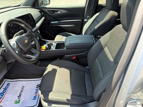 Used 2025 Chevrolet Traverse LT w/ Sun and Wheel Package FWD image 28