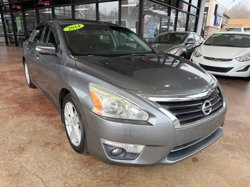 Used 2014 Nissan Altima 2.5 SV w/ Convenience Package image 1