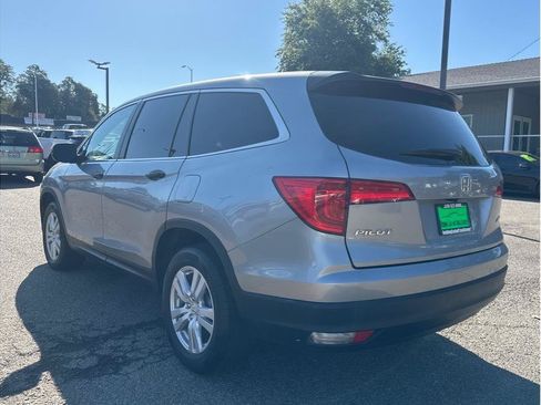 Used 2017 Honda Pilot LX image 5