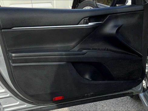 Used 2022 Toyota Camry SE FWD image 21