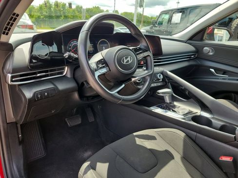 Used 2025 Hyundai Elantra SEL FWD image 18
