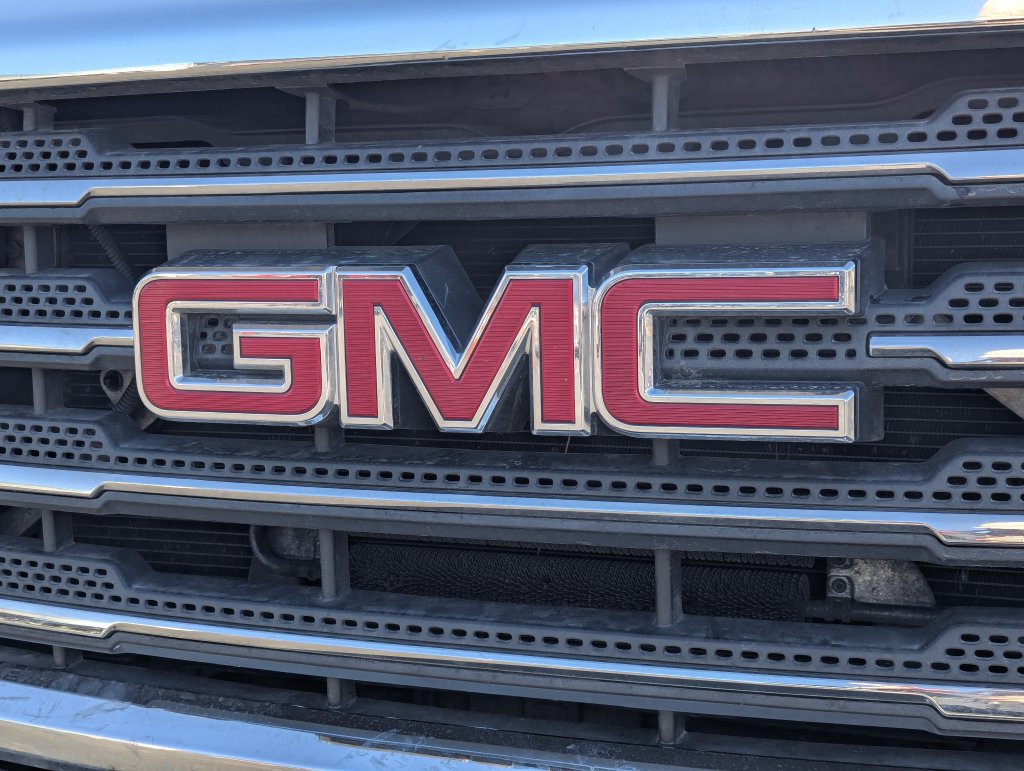Used 2017 GMC Sierra 2500 SLT w/ All Terrain HD Package AWD/4WD image 10