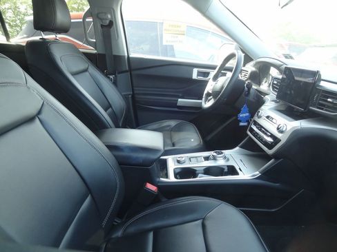 Used 2023 Ford Explorer XLT w/ Equipment Group 202A image 10
