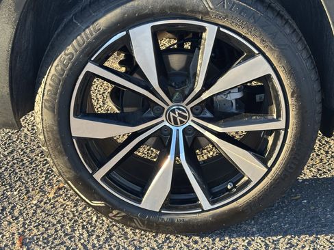 Certified 2025 Volkswagen Atlas Cross Sport SEL Premium R-Line image 7