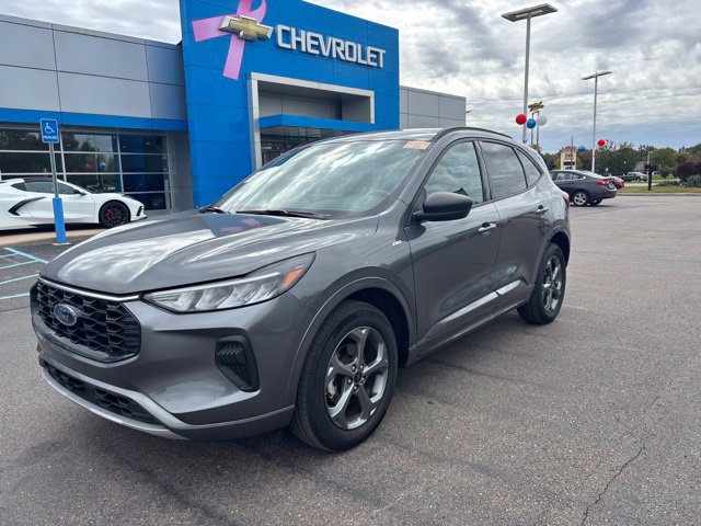 Used 2023 Ford Escape ST-Line w/ Tech Pack #1 AWD/4WD image 1