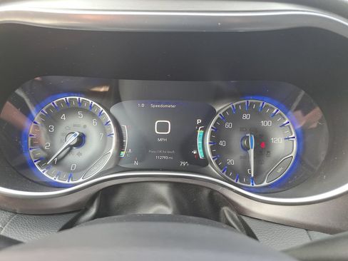Used 2018 Chrysler Pacifica Limited w/ Advanced Safetytec Group FWD image 21