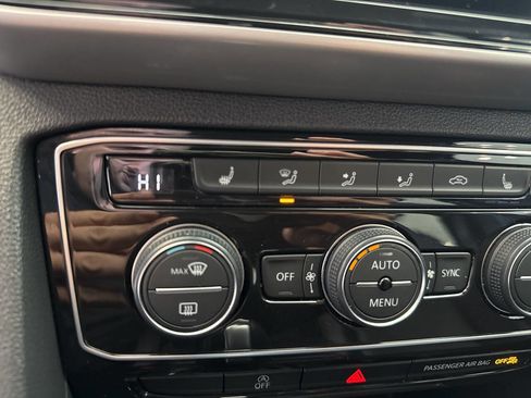 Used 2020 Volkswagen Atlas Cross Sport SEL image 28