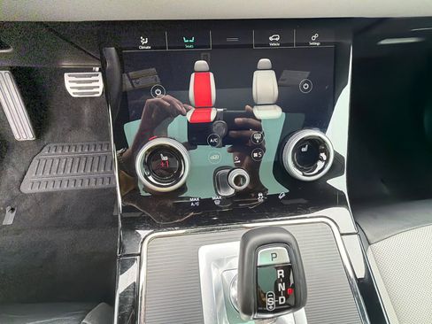 Used 2020 Land Rover Range Rover Evoque First Edition image 31