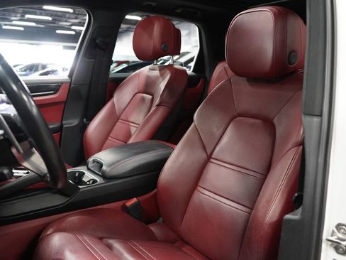 Used 2019 Porsche Cayenne E-Hybrid AWD/4WD image 14