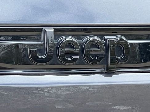 Used 2024 Jeep Grand Cherokee Altitude AWD/4WD image 47