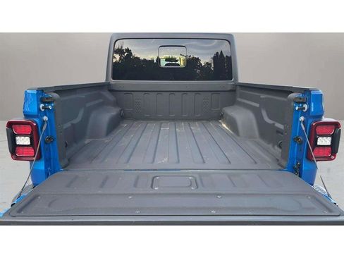 Used 2021 Jeep Gladiator Willys image 9