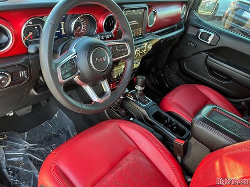 Used 2023 Jeep Wrangler Unlimited Rubicon AWD/4WD image 19