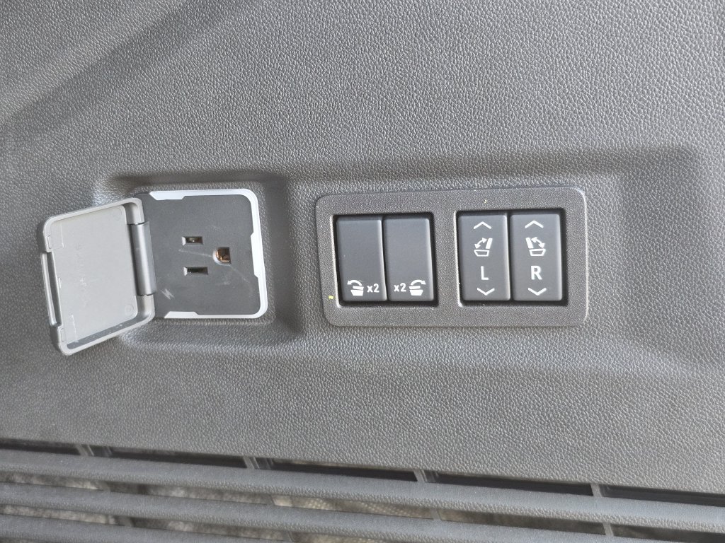 Certified 2025 Chevrolet Tahoe Premier AWD/4WD image 14