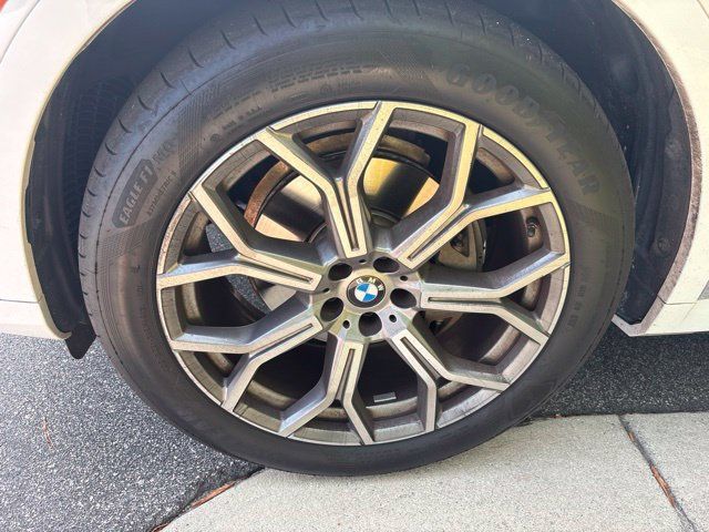 Used 2021 BMW X7 xDrive40i w/ Parking Assistance Package AWD/4WD image 5