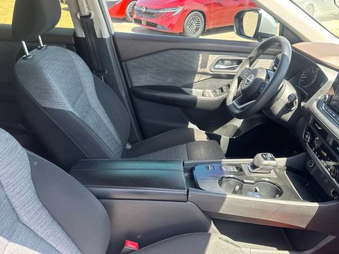 Used 2023 Nissan Rogue SV FWD image 28