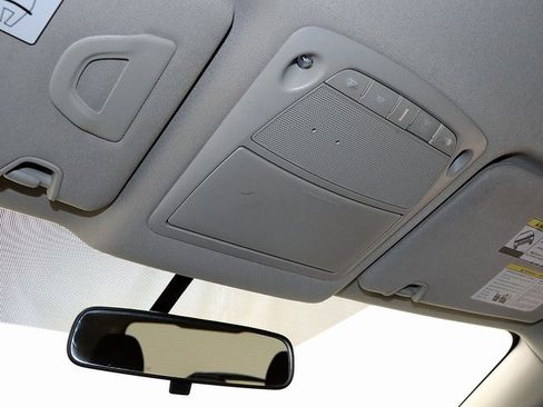 Used 2018 Nissan Rogue SV image 22