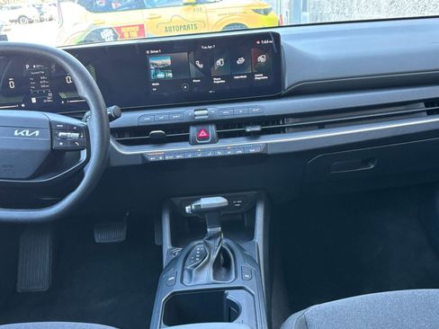 Used 2025 Kia K4 LXS image 17