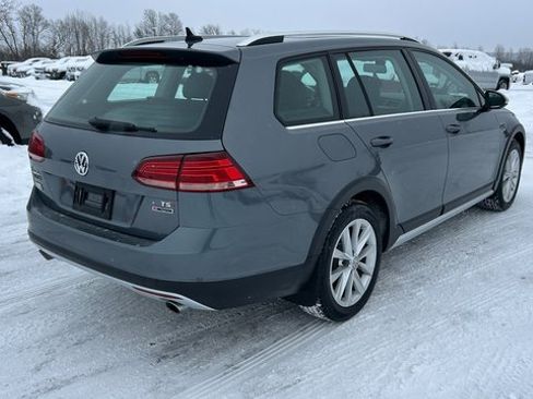 Used 2018 Volkswagen Golf Alltrack image 3