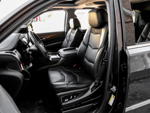 Used 2017 Cadillac Escalade Luxury image 31