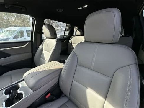 Used 2024 GMC Acadia Elevation image 14