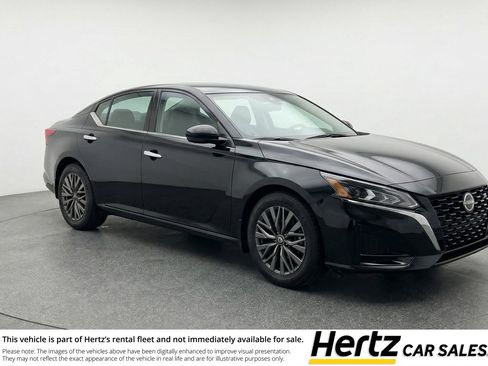 Used 2025 Nissan Altima 2.5 SV image 1