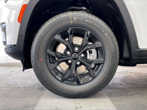 New 2025 Jeep Grand Cherokee L Altitude image 14