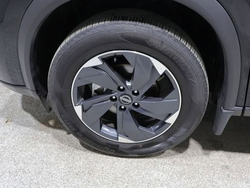 Used 2025 Nissan Rogue SV AWD/4WD image 7