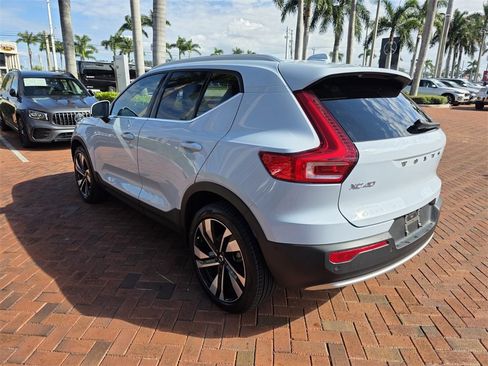 Used 2024 Volvo XC40 B5 Plus image 6
