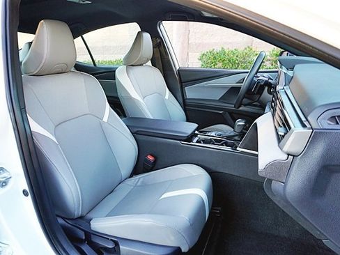 Used 2025 Toyota Camry SE image 13