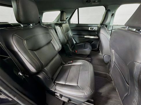 Used 2022 Ford Explorer XLT w/ Equipment Group 202A image 28