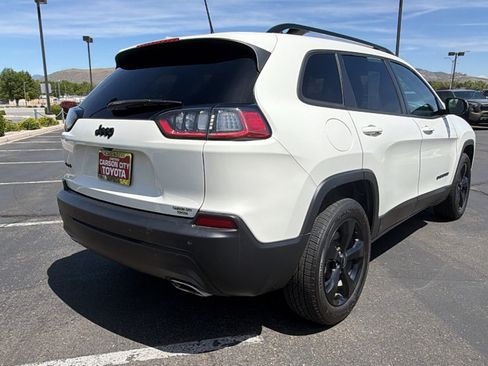 Used 2019 Jeep Cherokee Latitude Plus AWD/4WD image 3