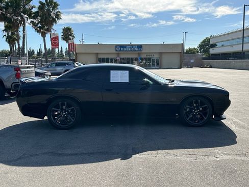 Used 2019 Dodge Challenger R/T w/ Driver Convenience Group RWD image 9