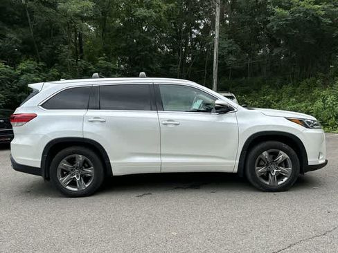 Used 2017 Toyota Highlander Limited Platinum AWD/4WD image 3