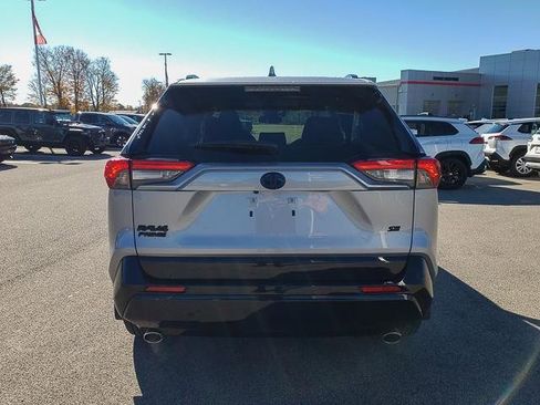 Used 2024 Toyota RAV4 SE image 6
