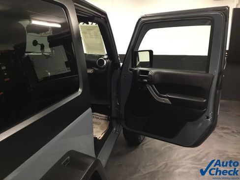 Used 2015 Jeep Wrangler Sahara w/ Connectivity Group AWD/4WD image 33