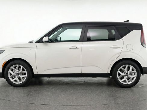 Used 2025 Kia Soul LX w/ LX Technology Package image 5