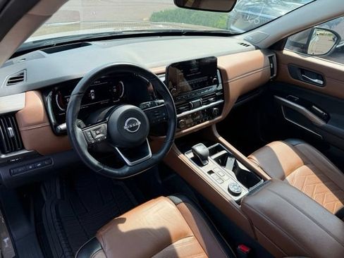 Used 2024 Nissan Pathfinder Platinum AWD/4WD image 12