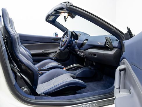 Used 2018 Ferrari 488 Spider image 35