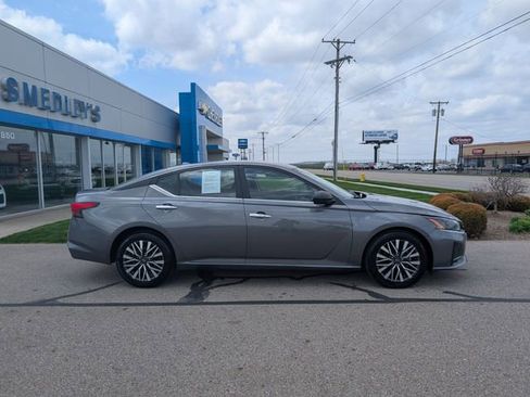 Used 2024 Nissan Altima 2.5 SV image 3