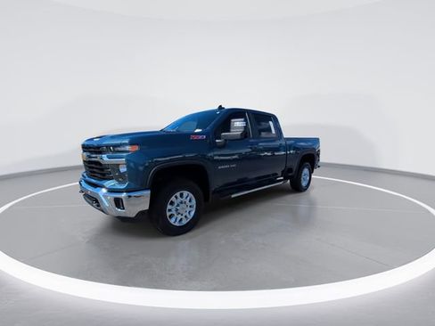 Used 2025 Chevrolet Silverado 2500 LT w/ All Star Edition image 4