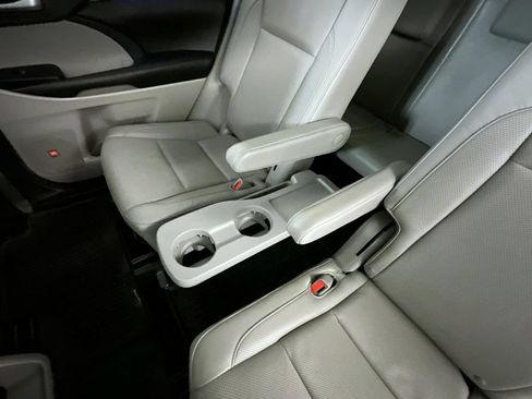 Used 2016 Toyota Highlander Limited AWD/4WD image 21