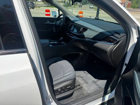 Used 2019 Buick Enclave Essence AWD/4WD image 10