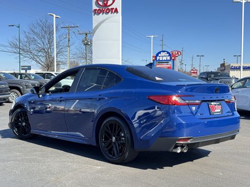 Used 2025 Toyota Camry SE w/ Convenience Package image 17