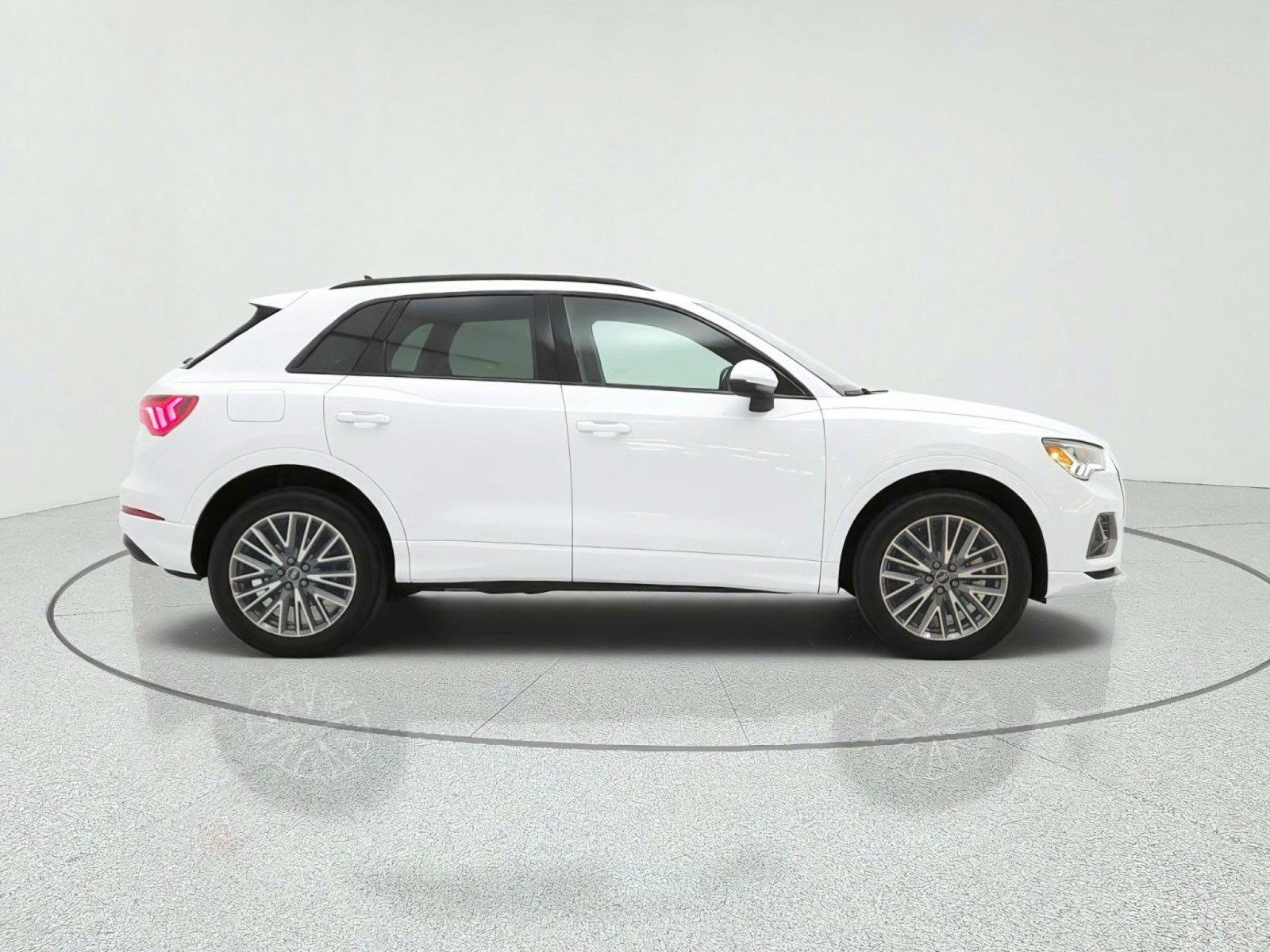 Used 2024 Audi Q3 2.0T Premium w/ Convenience Package AWD/4WD image 4