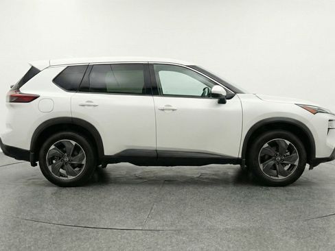 Used 2025 Nissan Rogue SV AWD/4WD image 11